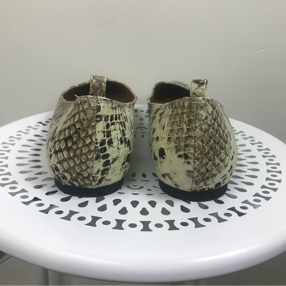 GAP | Snakeskin Pointed Toe Flats 6 - Picture 5 of 6